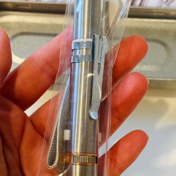 Cat Laser Toy NWOT Kitten Feline toys Silver handheld laser device  exercise toy - Picture 9 of 12